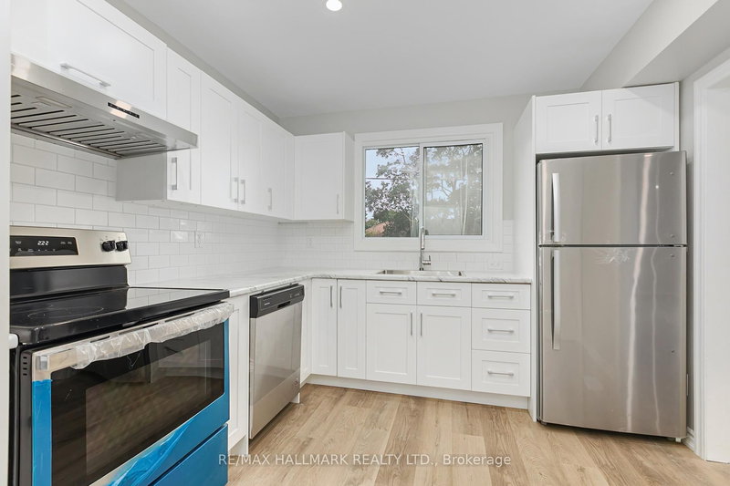 Upper - 201 High St, Whitby, L1N 5H5 | Image 3