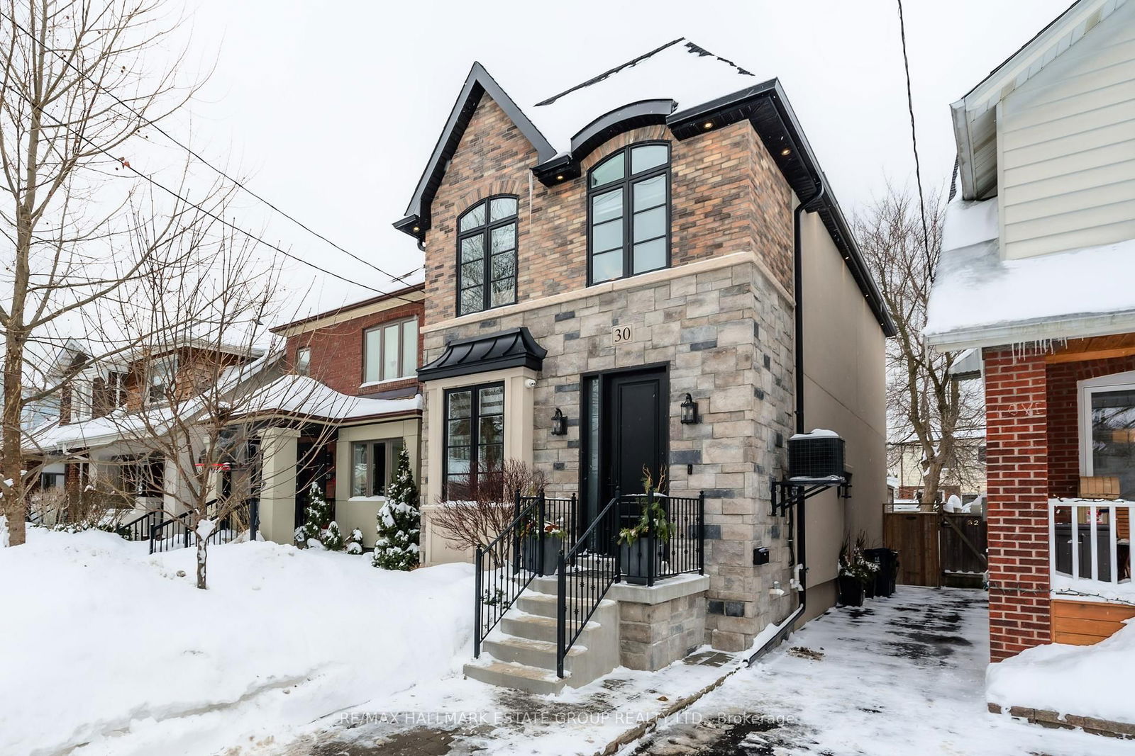 Detached House sold at 30 Roosevelt Road, Toronto, Danforth Village-East York, M4J 4T6 - MLS: E11989171