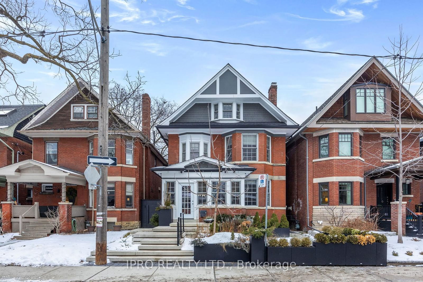 Detached House for sale at 20 Fairview Boulevard, Toronto, North Riverdale, M4K 1L9 - MLS: E11990642