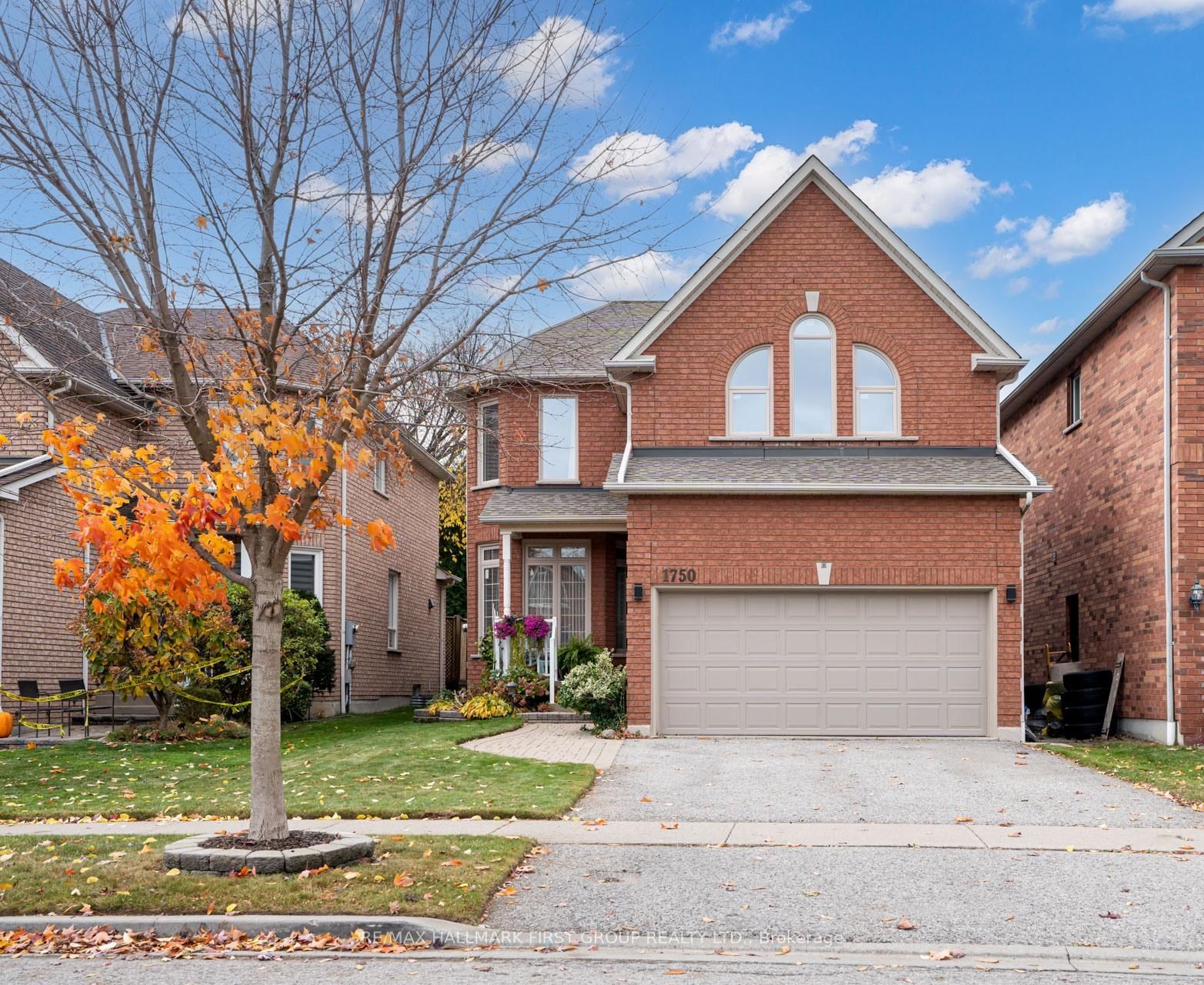 Detached House for sale at 1750 Autumn Crescent, Pickering, Amberlea, L1V 6X3 - MLS: E11990928