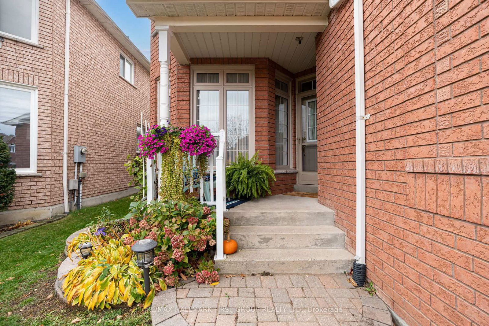 Detached House for sale at 1750 Autumn Crescent, Pickering, Amberlea, L1V 6X3 - MLS: E11990928