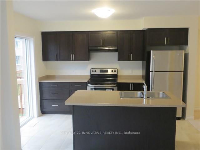 Townhouse leased at 2462 Steeplechase Street, Oshawa, Windfields, L1L 0J6 - MLS: E11991156