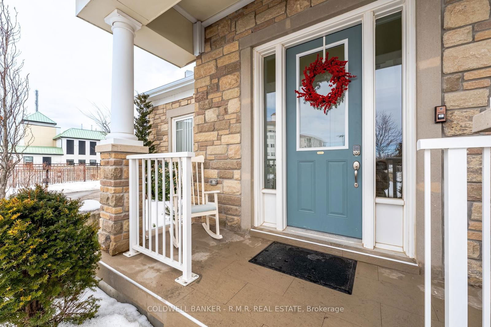 Townhouse for sale at 6G-305 Lakebreeze Drive, Clarington, Newcastle, L1B 0A1 - MLS: E11991319