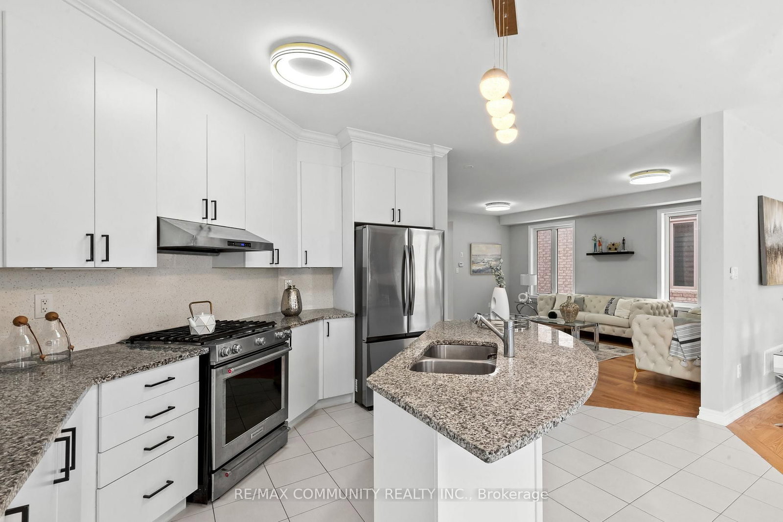 Listing Image 11