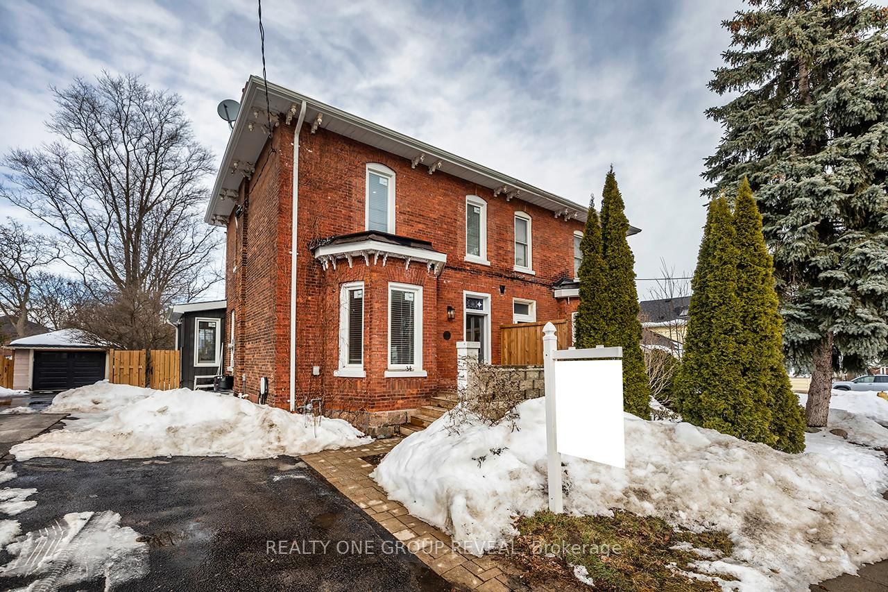 Semi-Detached House sold at 34 Wellington Street, Clarington, Bowmanville, L1C 1V2 - MLS: E11992197