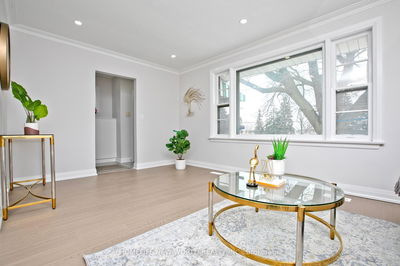1010 Kennedy Rd, Toronto - Dorset Park image-0-2