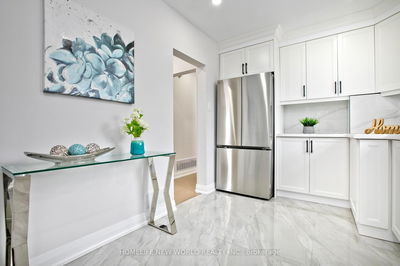 1010 Kennedy Rd, Toronto - Dorset Park image-0-3