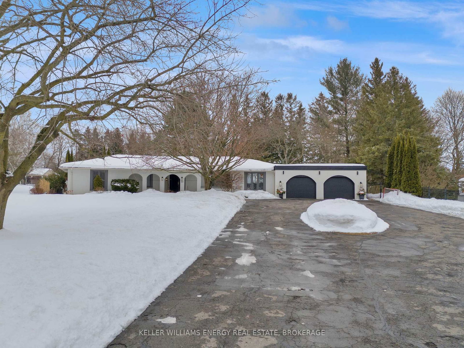 Property at 11 Glenlaura