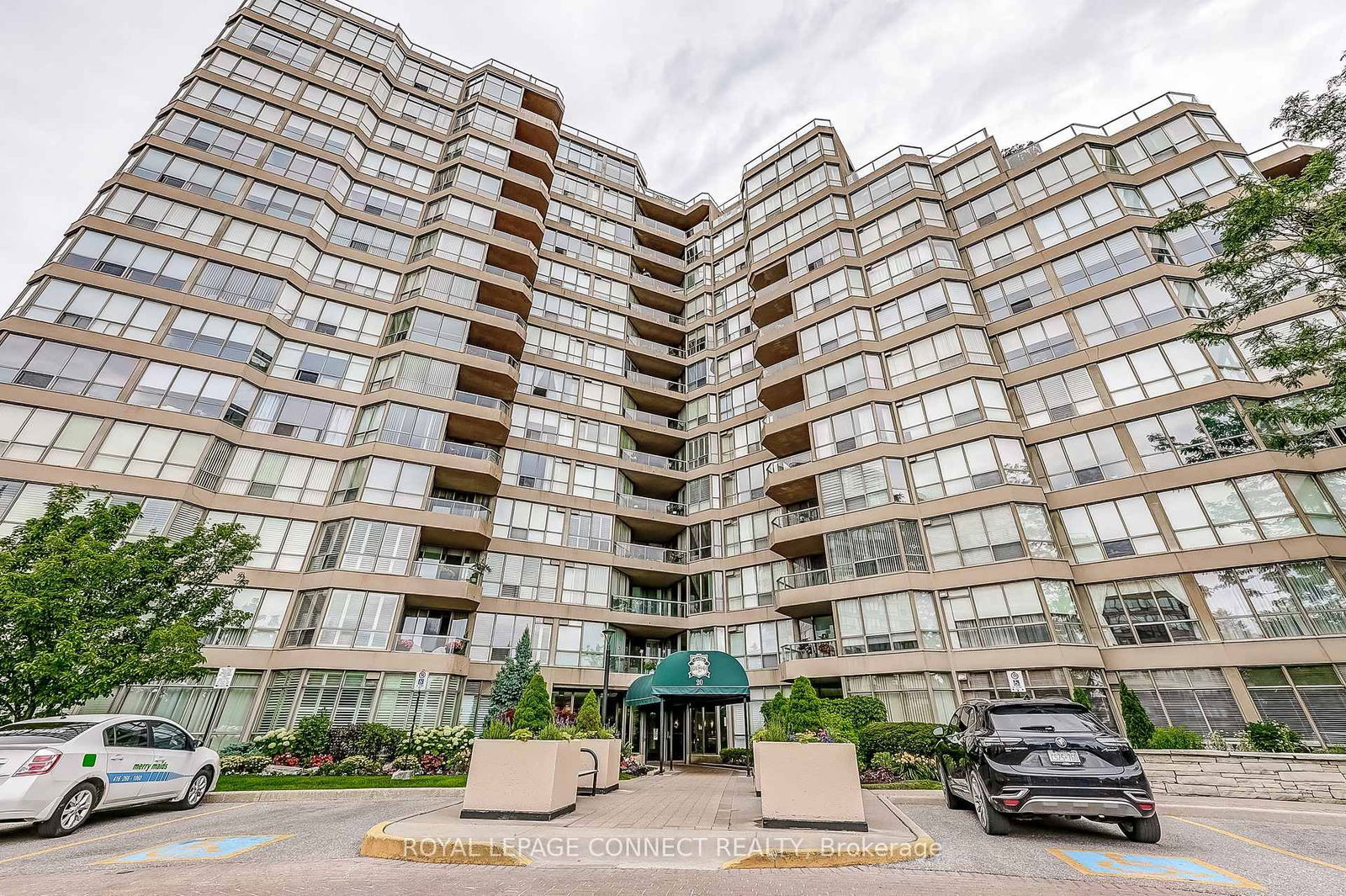 Condo for sale at 610-20 Guildwood Pkwy, Toronto, Guildwood, M1E 5B6 - MLS: E11993474