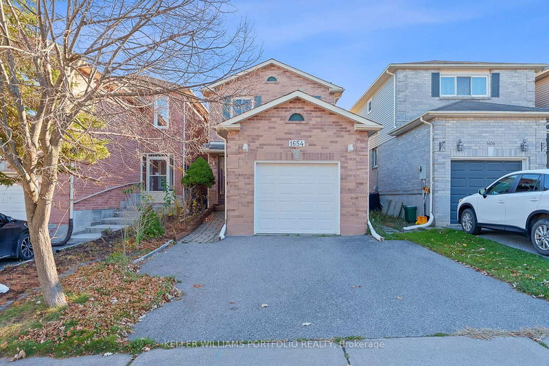 home for lease on 1654 Mcbrady Crescent