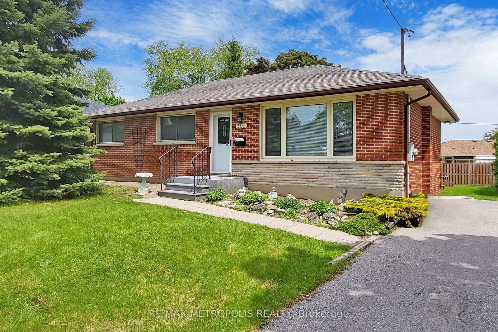 Detached House for lease at Main-595 Gibbons Street, Oshawa, McLaughlin, L1J 4Z7 - MLS: E11995101