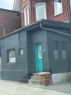 868 Broadview Avenue