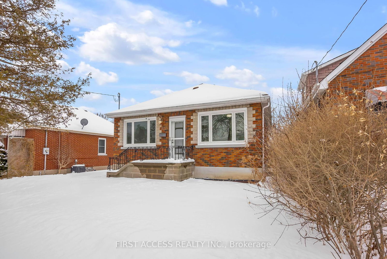 Semi-Detached House for sale at 822 Douglas Street, Oshawa, Lakeview, L1H 5C9 - MLS: E11995516