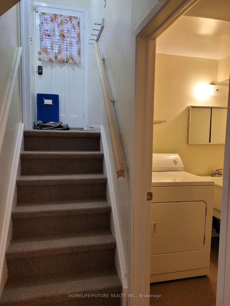 home for lease on 39 Manorglen Crescent