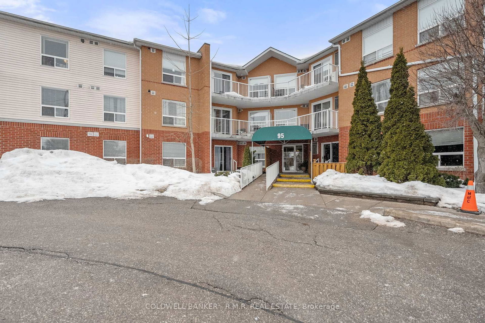 Condo for sale at 313-95 Wellington Street, Clarington, Bowmanville, L1C 5A1 - MLS: E11996597