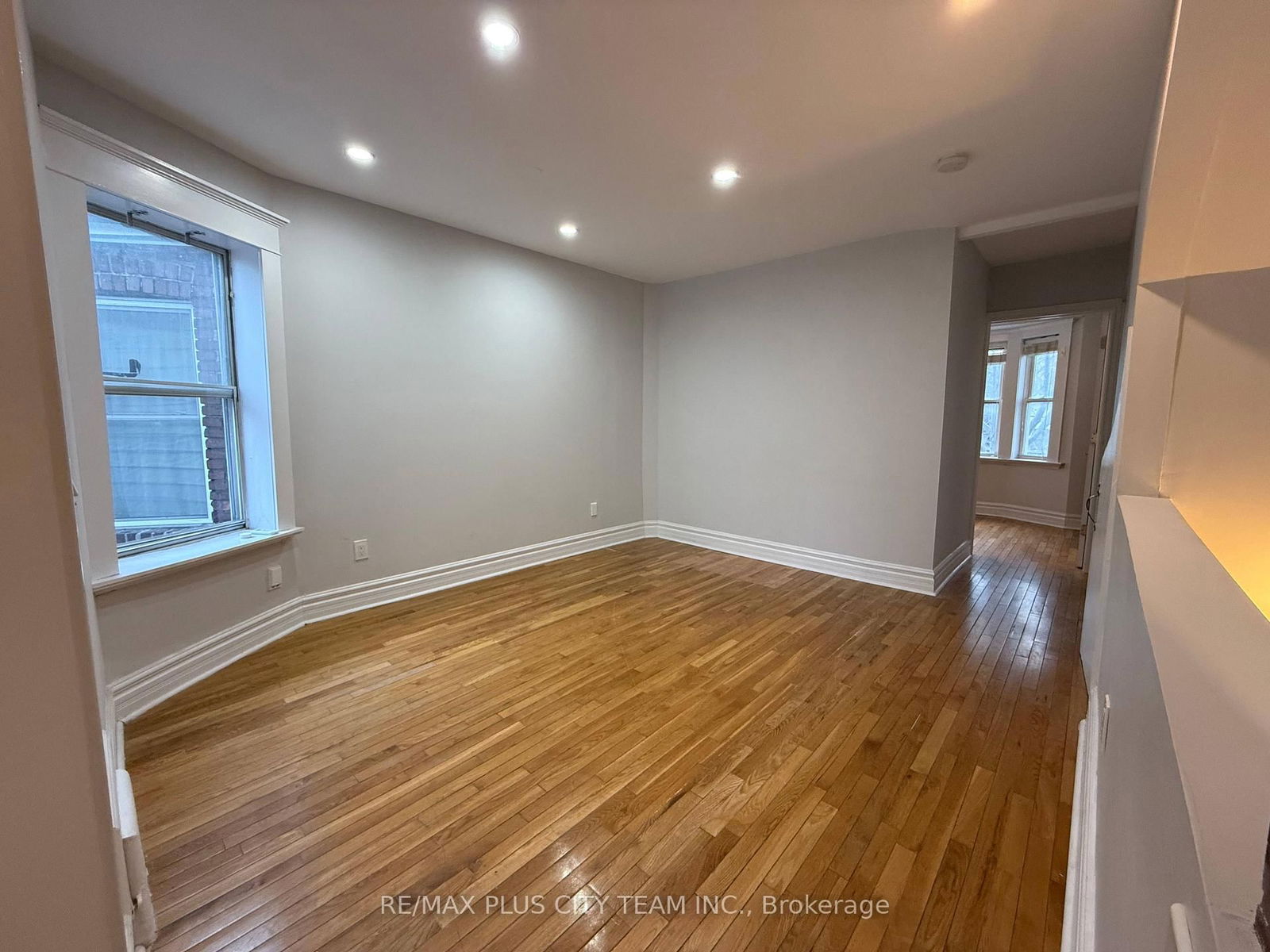 Semi-Detached House for lease at upper-117 Heward Avenue, Toronto, South Riverdale, M4M 2T6 - MLS: E11996965