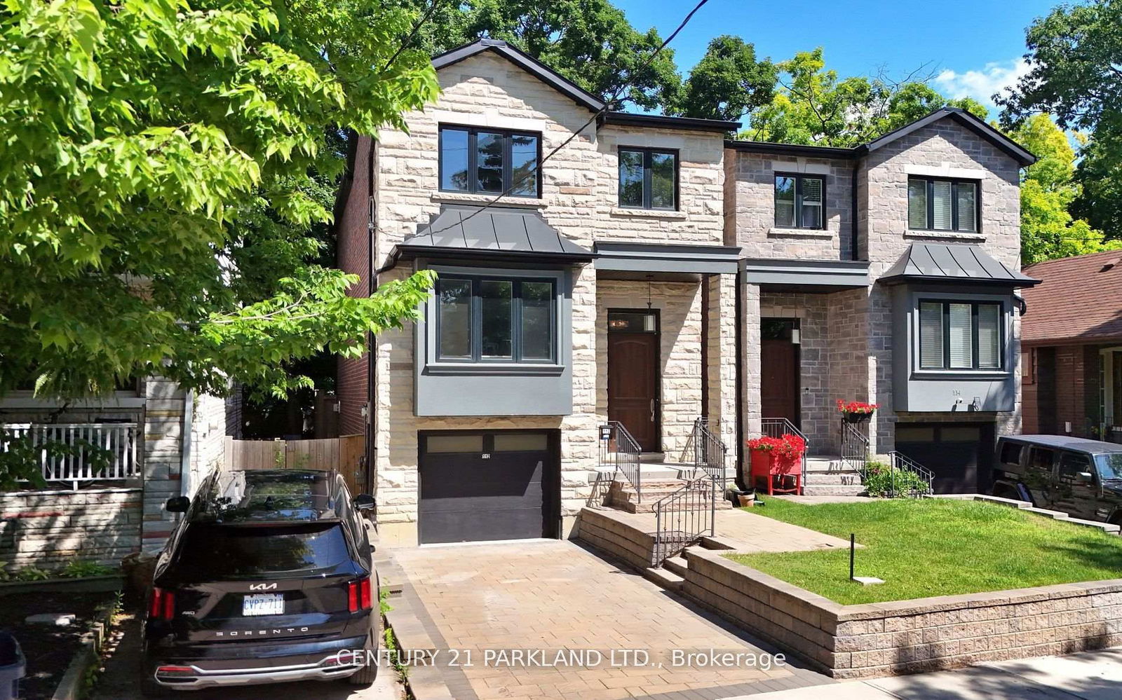 Detached House for sale at 112 Oakcrest Avenue, Toronto, East End-Danforth, M4C 1B7 - MLS: E11996990