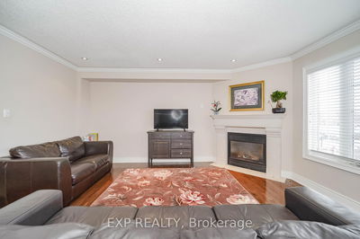 8 Bellinger Dr, Ajax - Northwest Ajax image-0-3