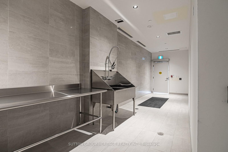 418 - 201 Brock St S, Whitby, L1N 4K2 | Image 3