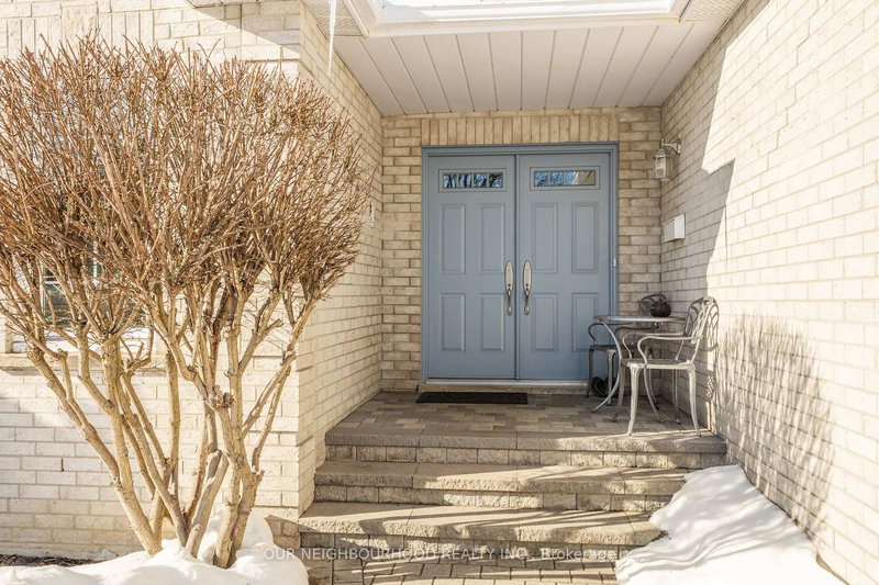 10 Holden Crt, Whitby, L1N 9A1 | Image 3
