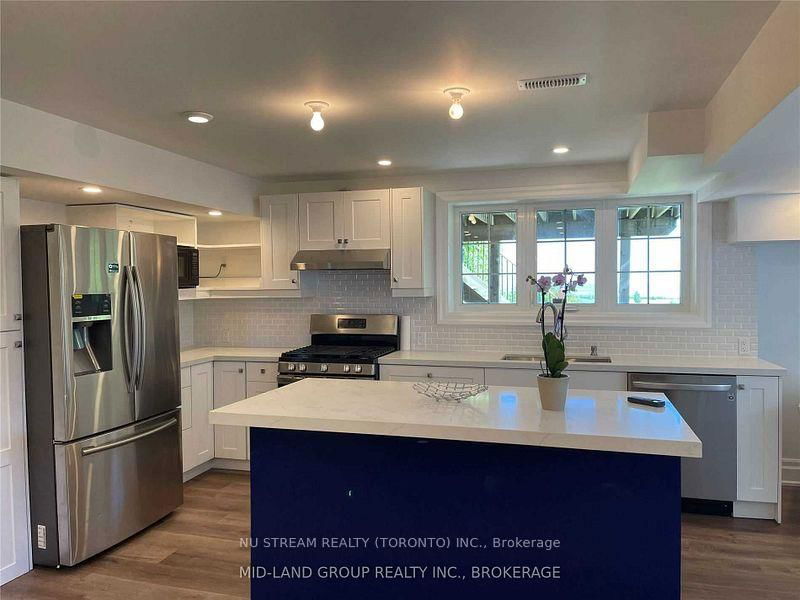 home for lease on Lower-3693 Lakeshore Road S
