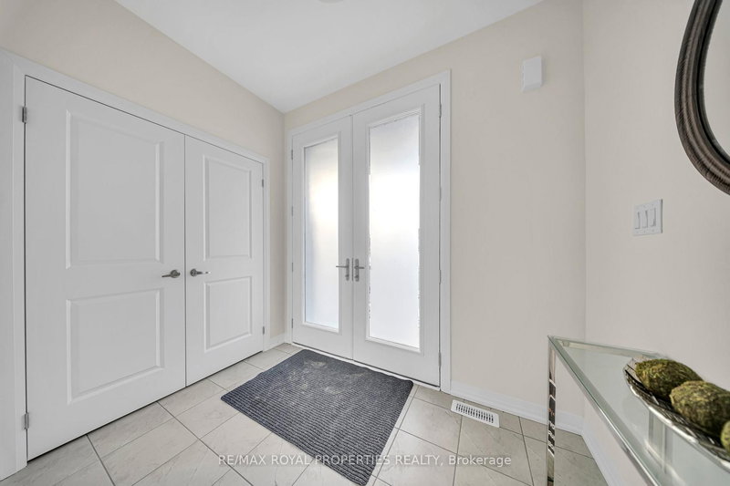 1053 Zircon Manr, Pickering, L1X 0P9 | Image 3