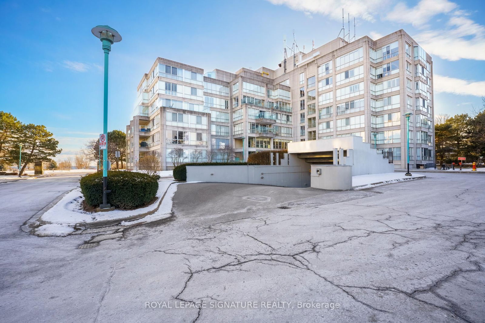 Condo sold at 602-70 Cumberland Lane, Ajax, South West, L1S 7K2 - MLS: E12001274