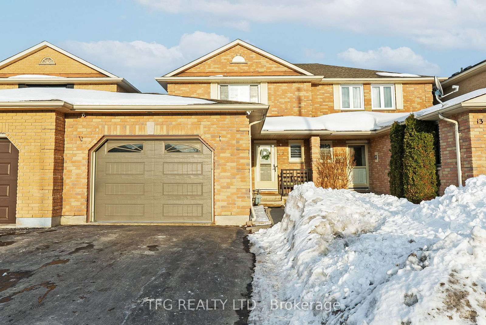 Semi-Detached House for sale at 15 Short Crescent, Clarington, Courtice, L1E 2Z5 - MLS: E12001445