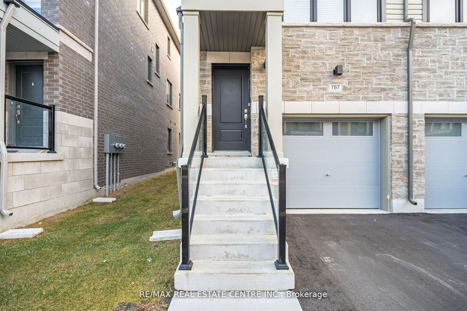 Townhouse for lease at 787 Kootenay Path, Oshawa, Donevan, L1H 0A7 - MLS: E12001870