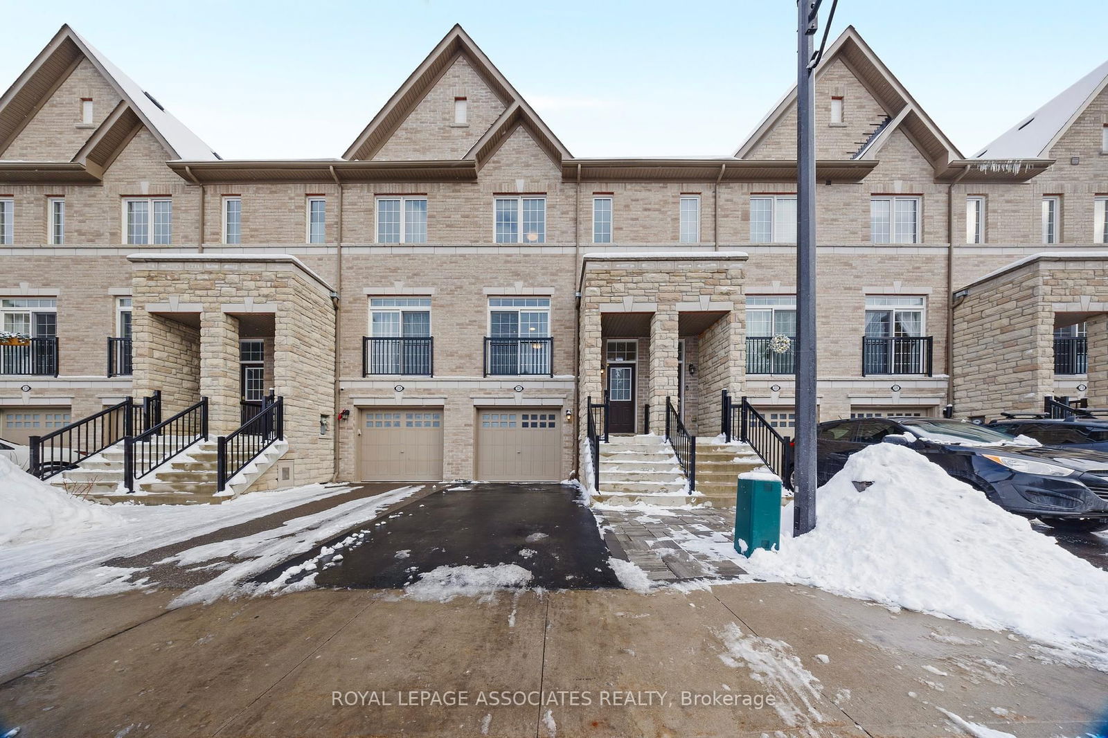 Townhouse sold at 224 London Lane, Ajax, Northwest Ajax, L1T 0N5 - MLS: E12001992