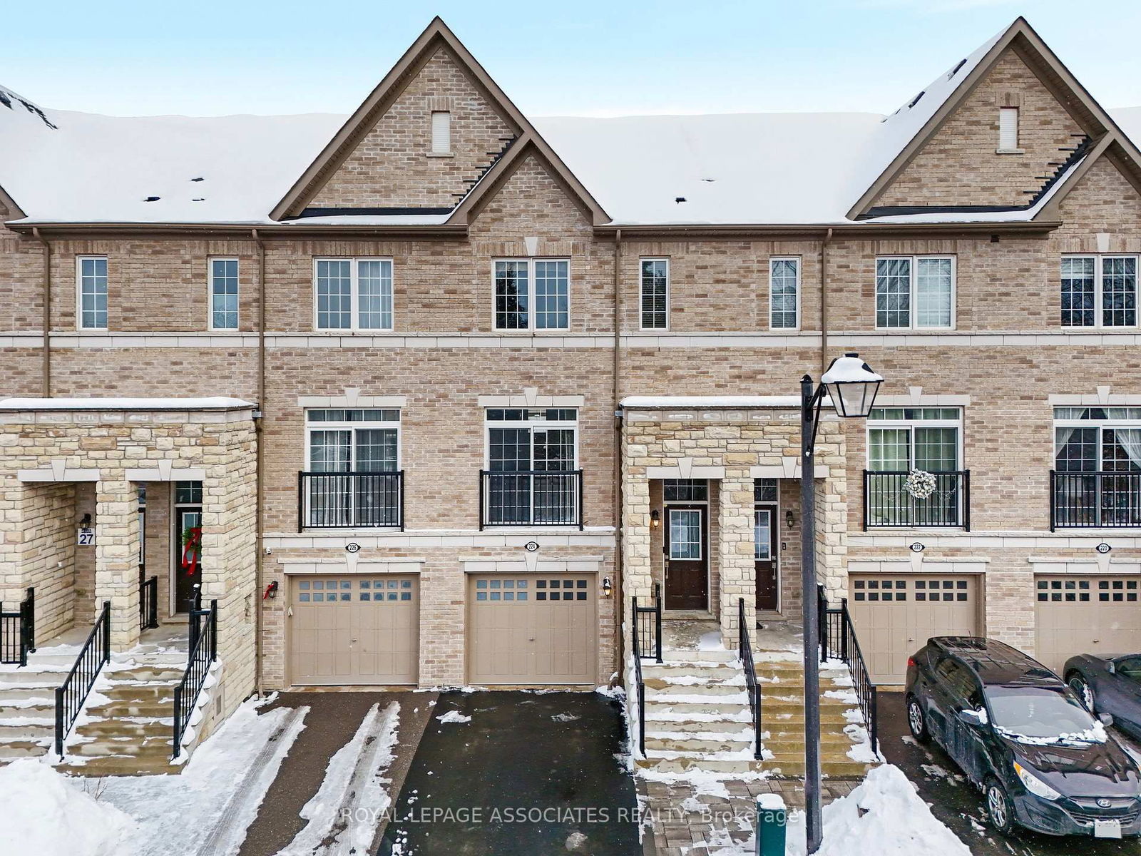 Townhouse sold at 224 London Lane, Ajax, Northwest Ajax, L1T 0N5 - MLS: E12001992