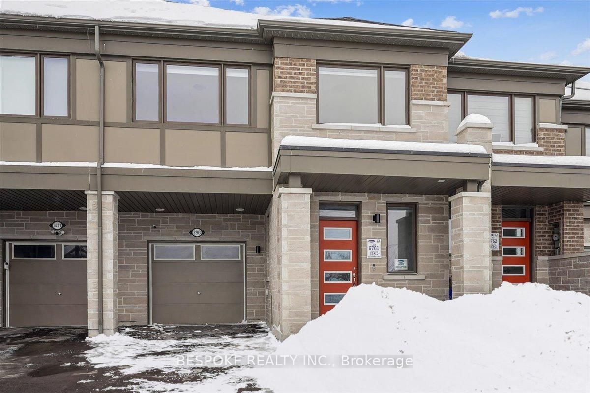 Townhouse leased at 3203 Chimney Swift Crescent, Pickering, Rural Pickering, L1X 0N4 - MLS: E12002638