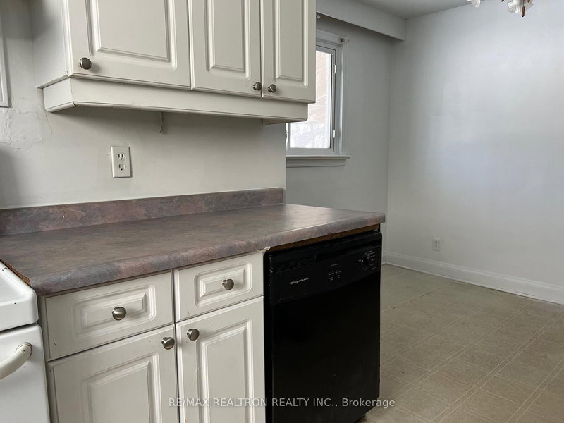 100 Eastville Ave, Toronto, M1M 2N9 | Image 3