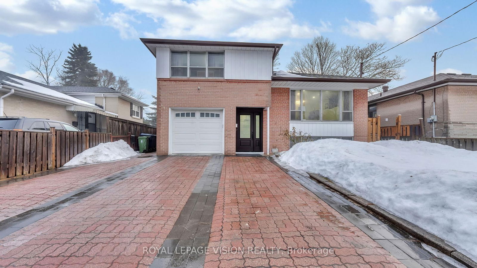 Detached House for sale at 6 Dubarry Avenue, Toronto, West Hill, M1E 3G8 - MLS: E12005328