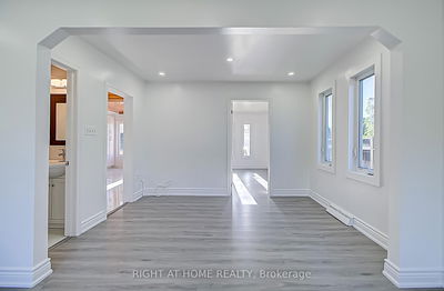 72 Thickson Rd, Whitby - Blue Grass Meadows image-0-4