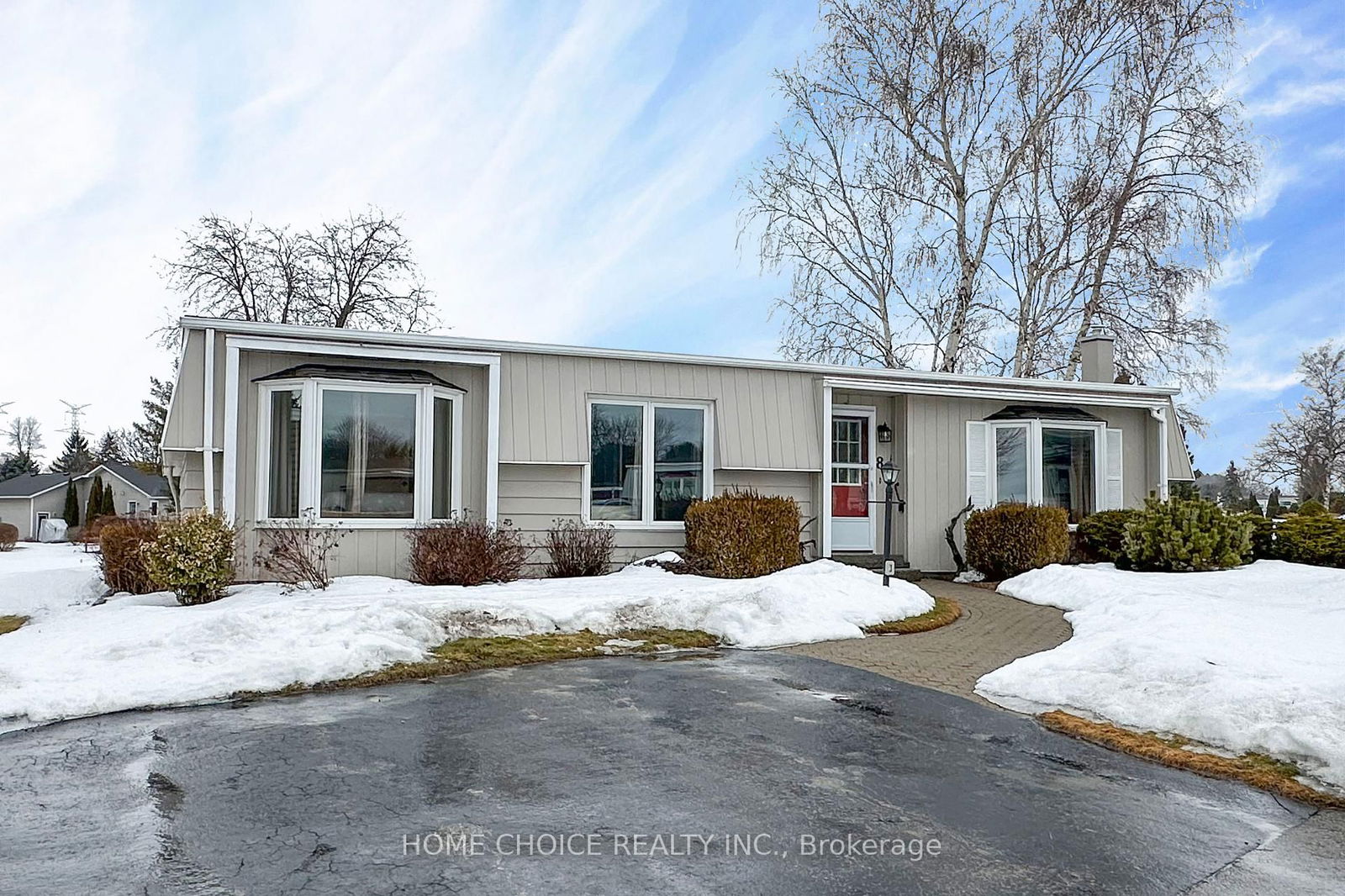 Detached House for sale at 8 Seventh Hole Court, Clarington, Newcastle, L1B 1B5 - MLS: E12006208