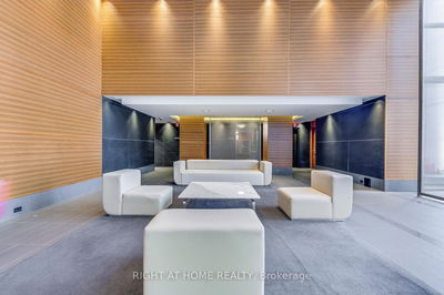Unit 702 — 125 Village Green Sq, Toronto - Agincourt South-Malvern West image-0-4