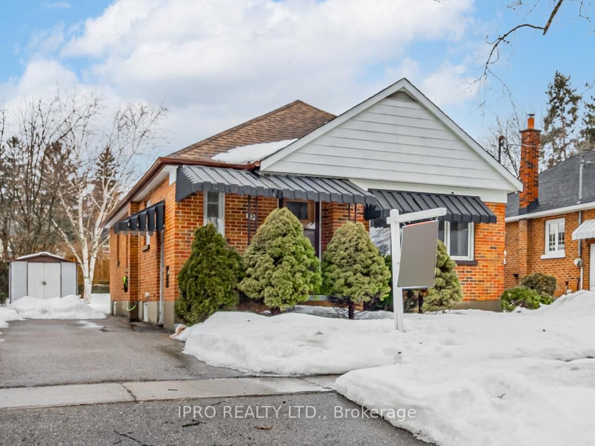 Detached House for lease at 104 Oakes Avenue, Oshawa, O'Neill, L1G 6C6 - MLS: E12006797