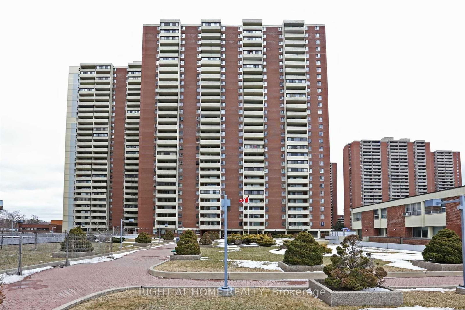 Condo for sale at 1504-5 Massey Square, Toronto, Crescent Town, M4C 5L6 - MLS: E12008532