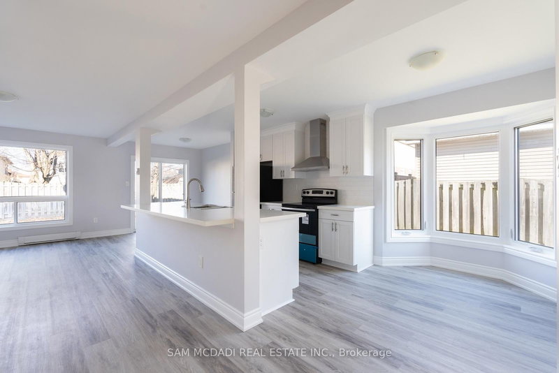 9 Birchfield Dr, Clarington, L1E 1Y2 | Image 3