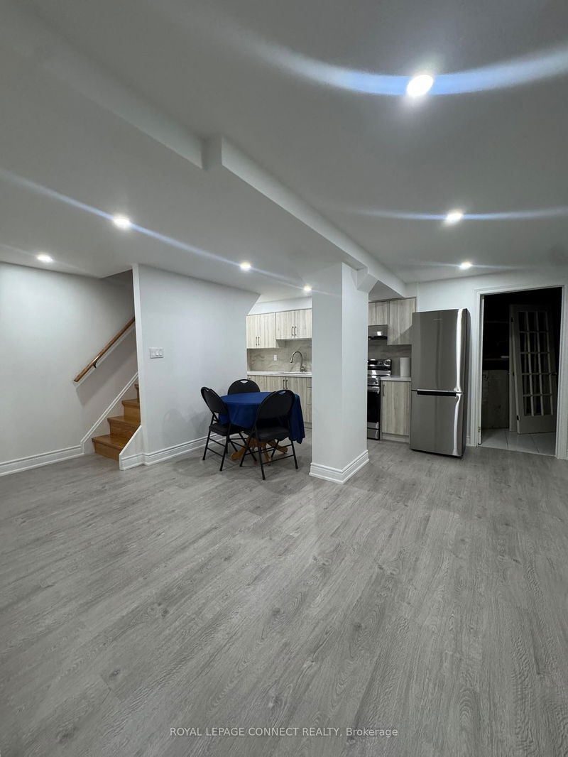 home for lease on 61 Chapman Drive W