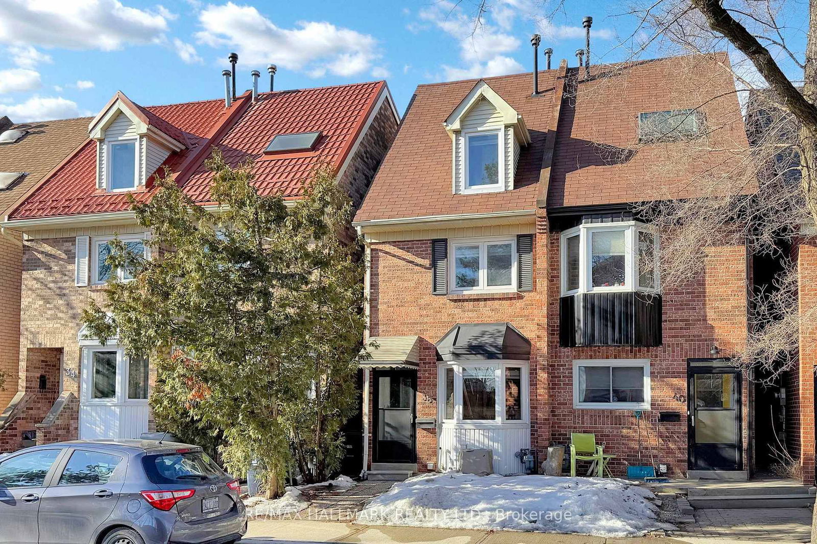 Semi-Detached House sold at 38 Torbrick Road, Toronto, Greenwood-Coxwell, M4J 4Z5 - MLS: E12009581