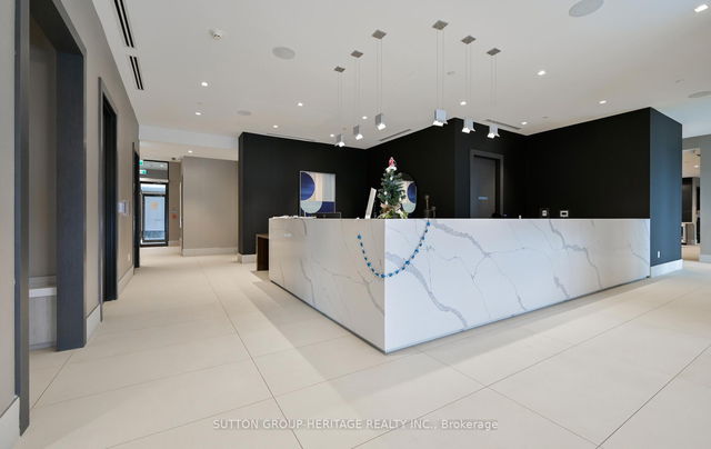 1215 - 2550 Simcoe Street