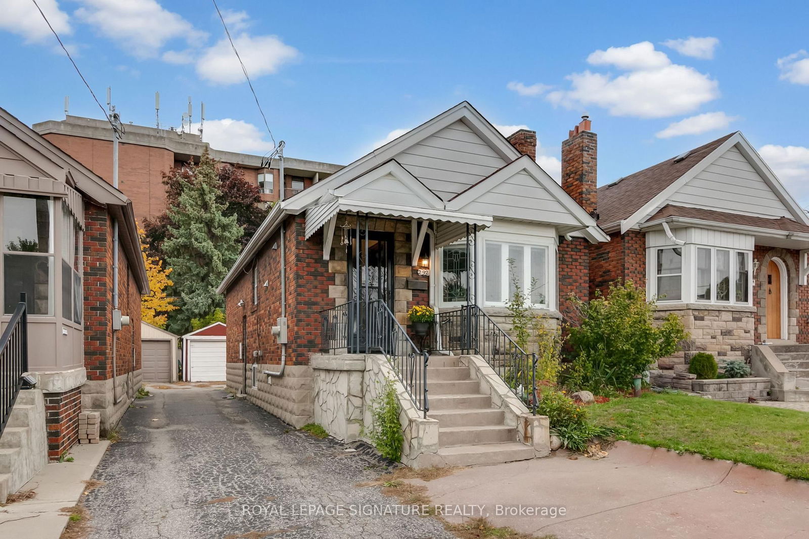 Detached House for sale at 292 Floyd Avenue, Toronto, Danforth Village-East York, M4J 2J3 - MLS: E12009817