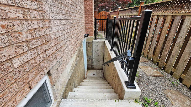 36 Kennett Dr, Whitby, L1P 1L5 | Image 2