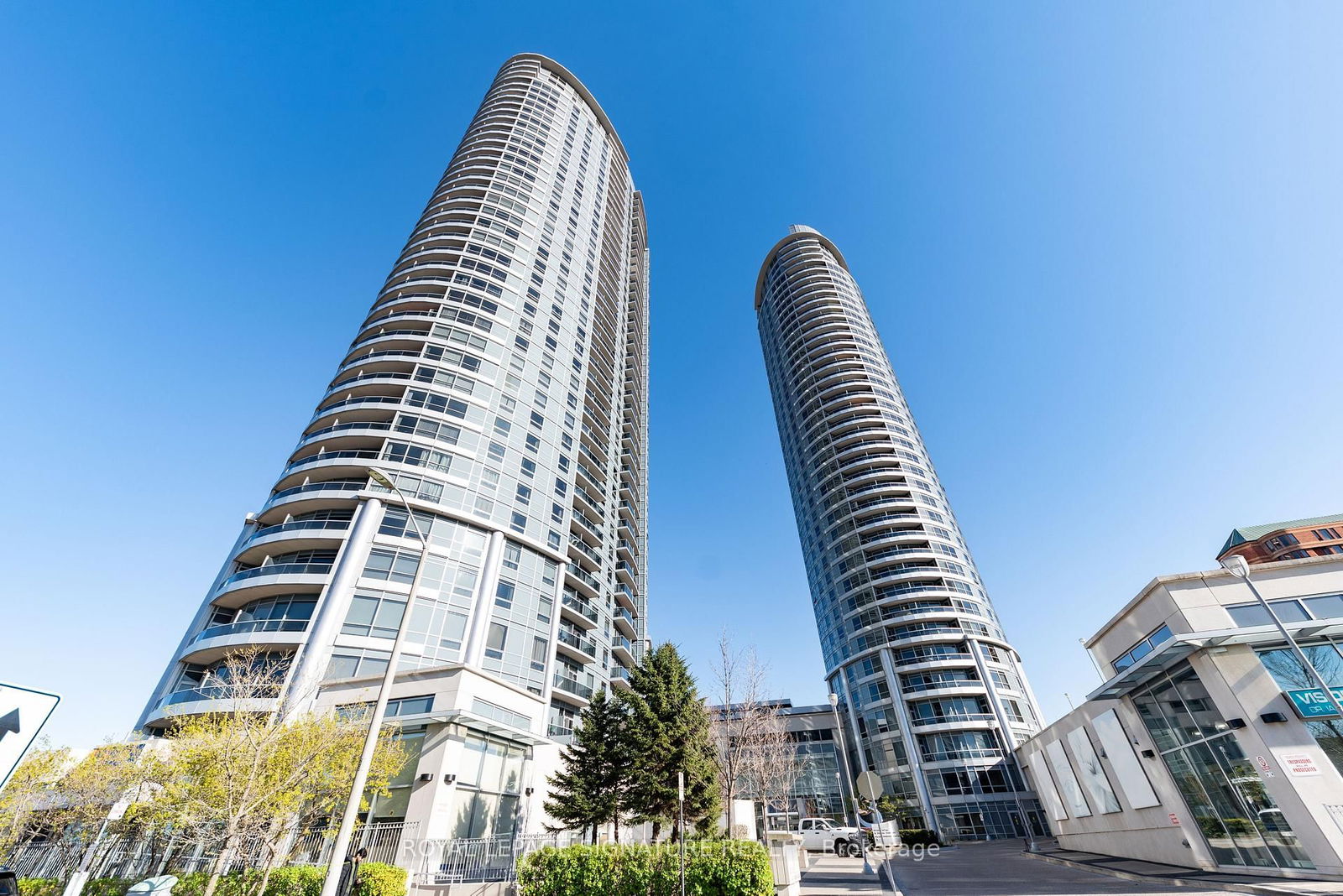 Condo for sale at 1423-135 Village Green Square, Toronto, Agincourt South-Malvern West, M1S 0G4 - MLS: E12010250