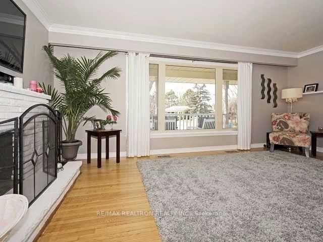 Upper - 325 Cochrane St, Whitby, L1N 5J4 | Image 3