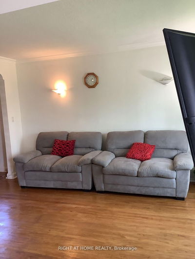 1226 Warden Ave, Toronto - Wexford-Maryvale image-0-2