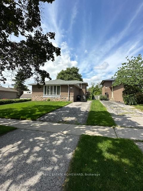 Detached House for sale at 36 Manorglen Crescent, Toronto, Agincourt South-Malvern West, M1S 1W4 - MLS: E12014391