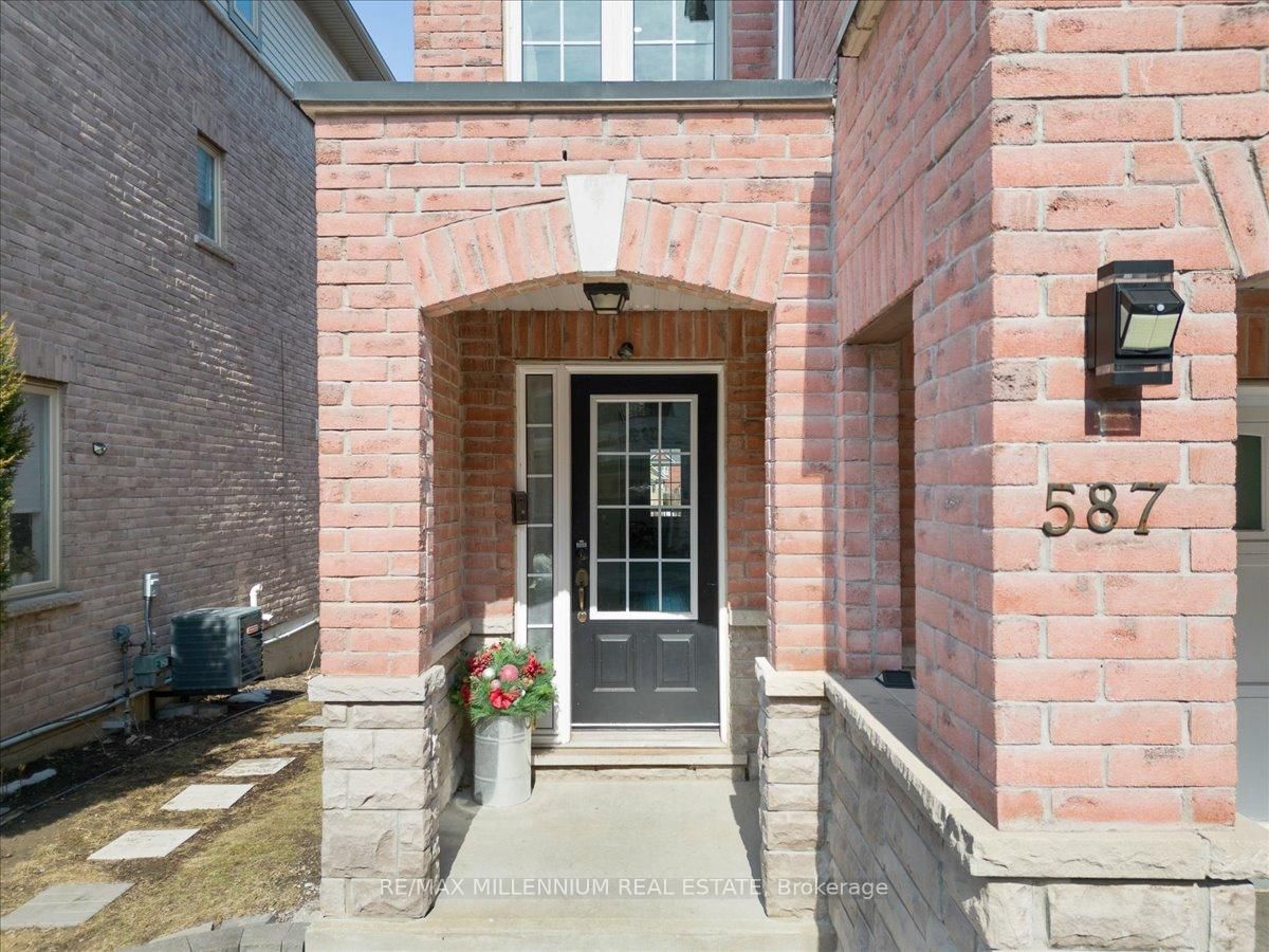 Townhouse for sale at 587 Rossland Road, Ajax, Central East, L1Z 0K7 - MLS: E12014409